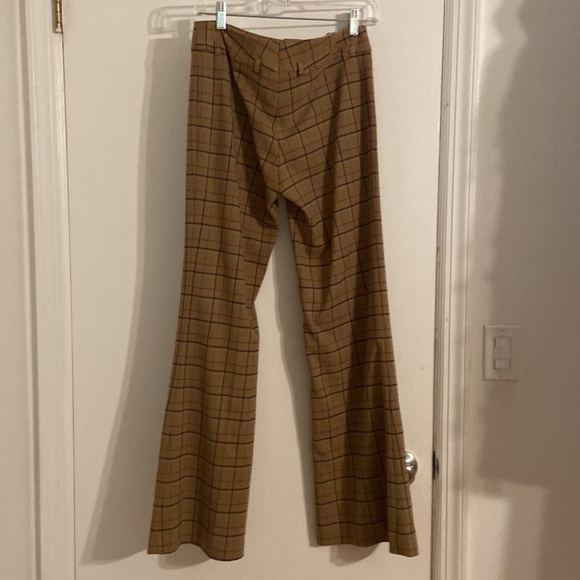 Women’s Hennes Collection bell bottom pants. Tan with pattern. Size 6 - Picture 2 of 6